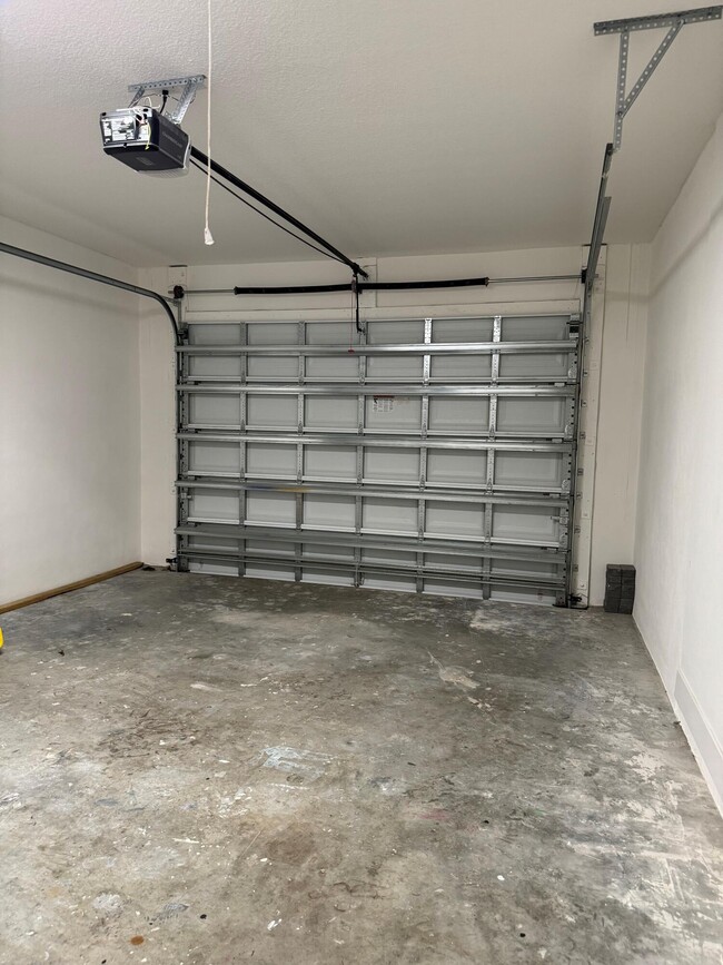 Building Photo - 370 Reigle Ave