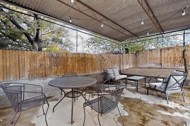 Building Photo - 1640 Stanford Dr SE