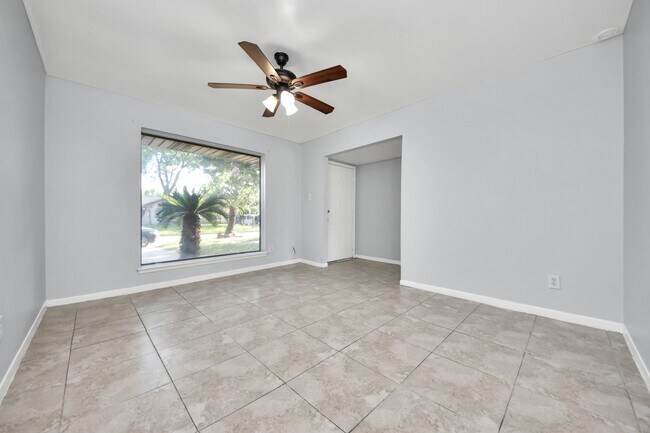 Building Photo - 3806 Charriton Dr