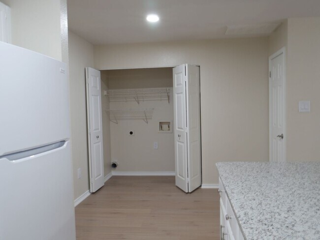 Building Photo - Solms 1 Bed | 1 Bath 670 Sq. Ft.