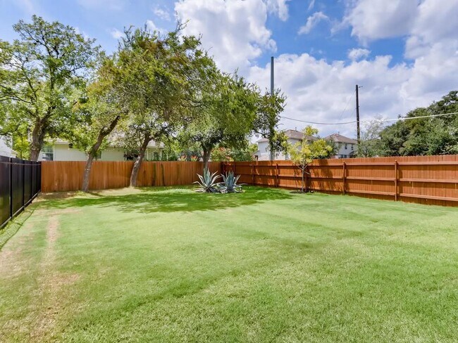 Building Photo - 10400 Abana Way