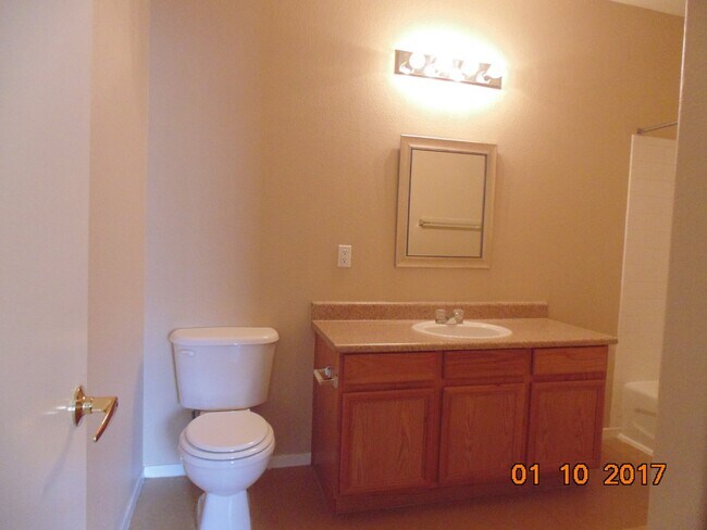 Building Photo - COZY 2 BEDROOM 2 FULL BATH CONDO LOCATED ON SECOND LEVEL