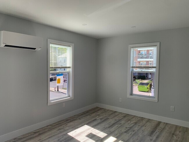 Building Photo - 172 Nashua St