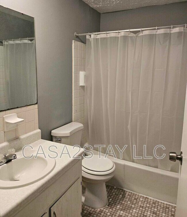 Building Photo - 329 Redmar Blvd