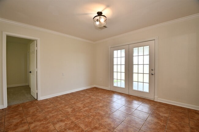 Building Photo - 10946 Fullerton Dr