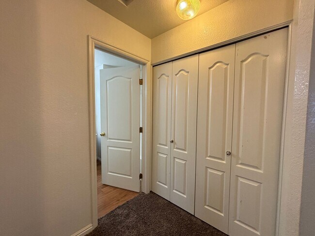 Building Photo - DARLING TOWNHOME FOR RENT IN HURRICANE!