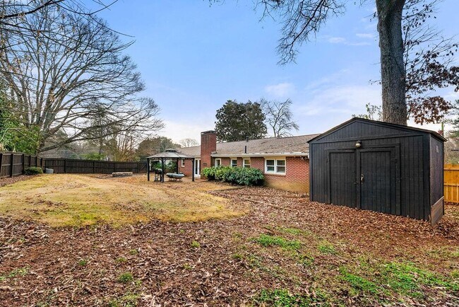 Building Photo - 161 Deerwood Cir