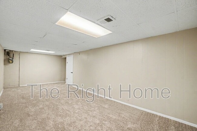 Building Photo - 6929 N 64th St