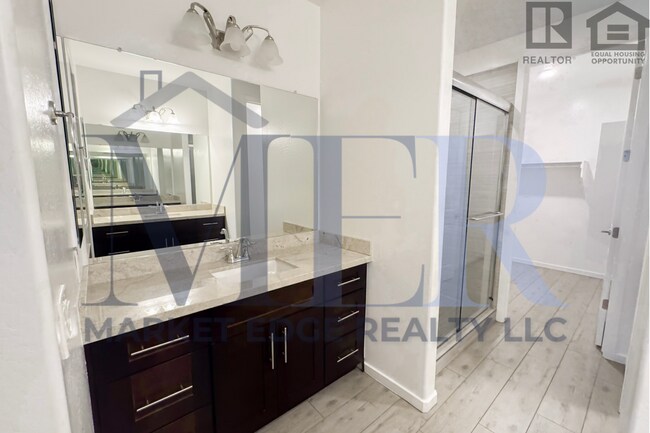 Building Photo - 3Bed/2.5Bath Townhouse at 7th St/Hatcher! Move-In Ready on 04/09/2026! -- NO HOA! ALL TILE FLOORING!