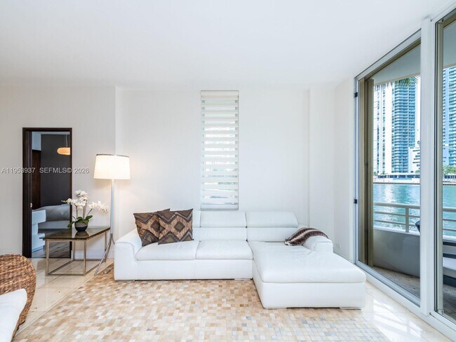 Building Photo - 888 Brickell Key Dr