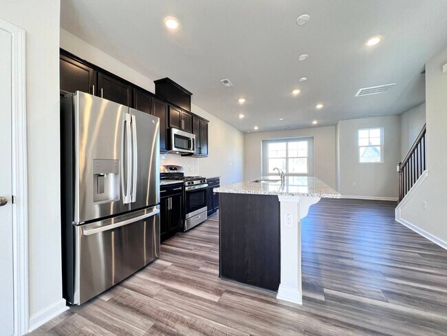 Building Photo - 1988 Rosedale Rdg Ave