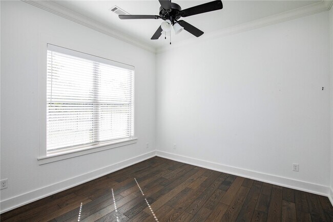 Building Photo - 3 S Castle Oaks Ct