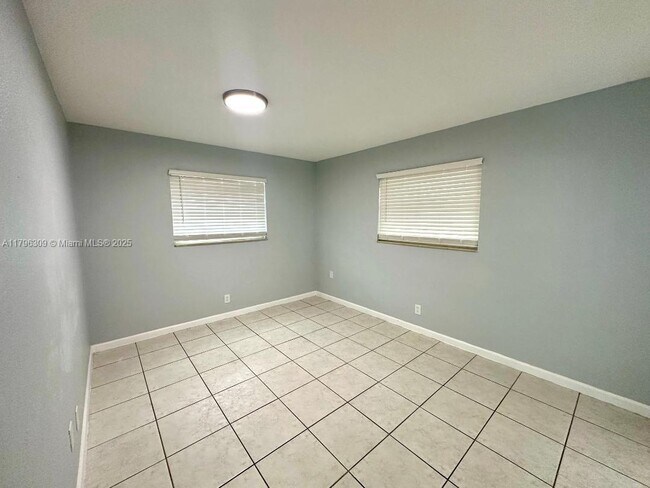 Building Photo - 5160 SW 26th Ave