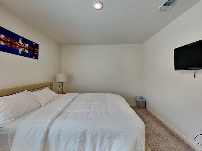 Building Photo - 14141 Emeric St