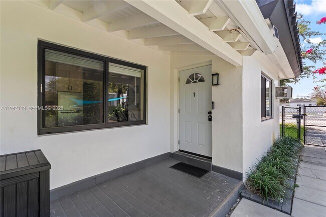 Building Photo - 715 NE 6th St