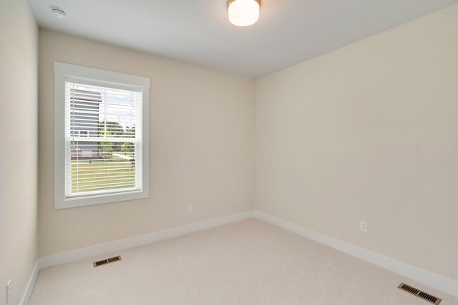 Building Photo - Beautiful 2 Bedroom/2 Bath in Chatham Park...