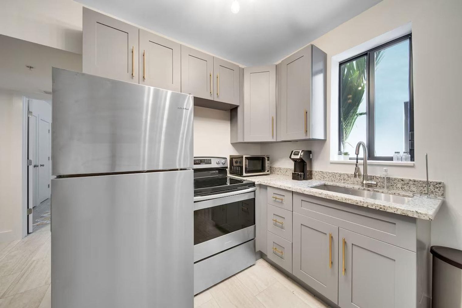 Building Photo - 1317 SW 22nd Ave