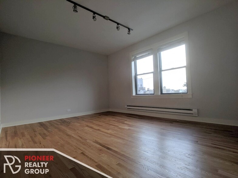 Primary Photo - 2423 N Kedzie Blvd