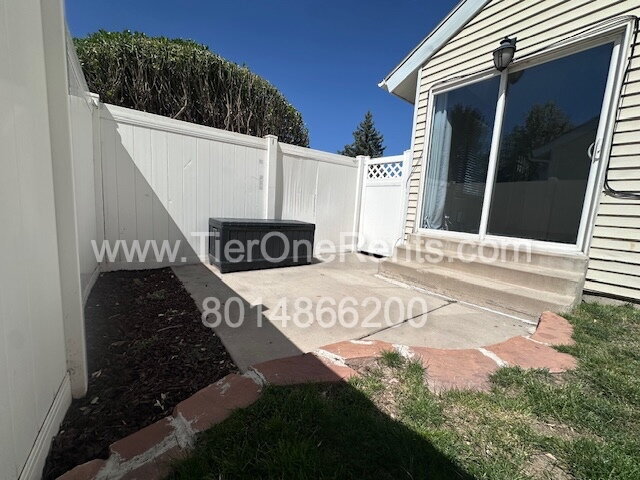 Building Photo - NO DEPOSIT option available for qualified ...