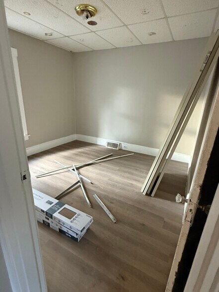 Building Photo - 56 Laval St