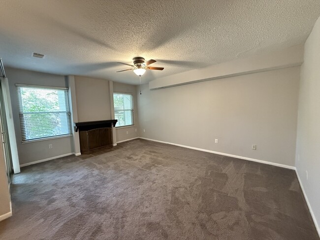 Building Photo - Marble Cliff Condo With Lake Access!