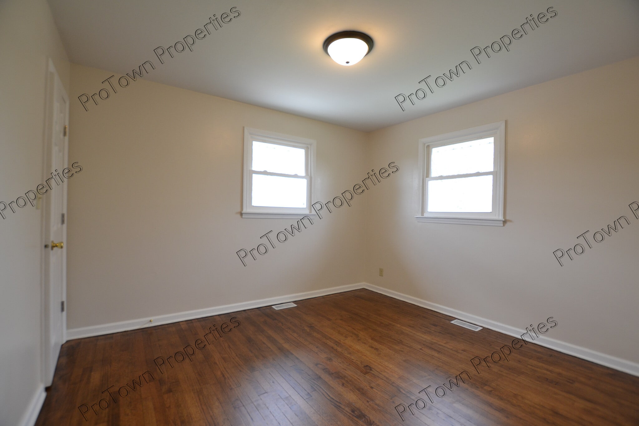 Building Photo - 11 E Zarley Blvd