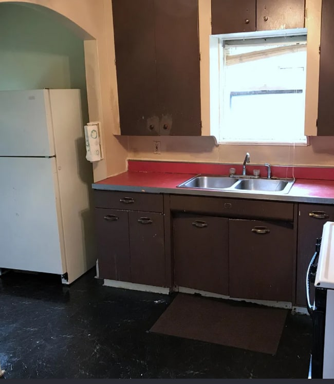 Building Photo - Charming 1925 Colonial with Classic Character & Cozy Fireplace