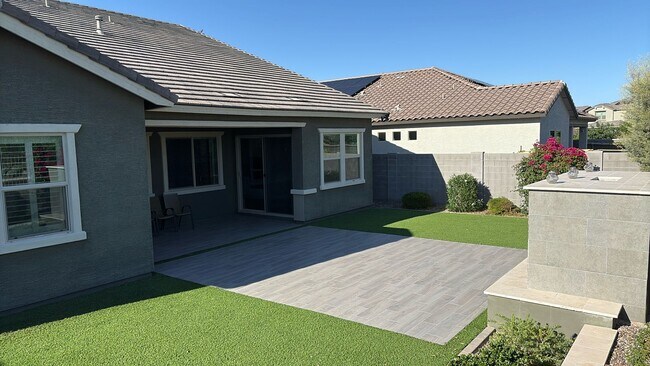 Building Photo - 5 bedroom 3.5 bath in Goodyear