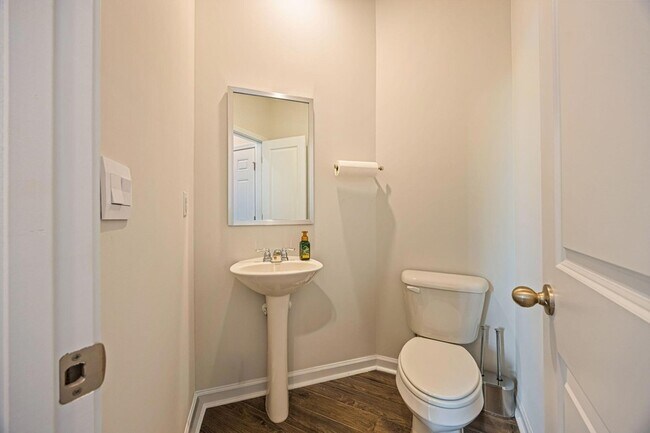 Building Photo - 5438 Thrasher Ln