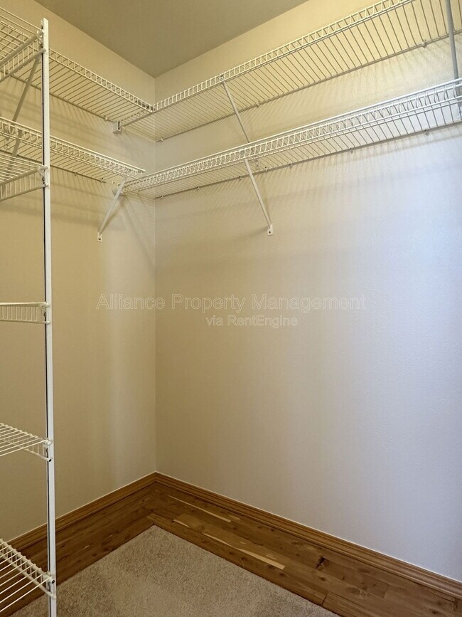 Building Photo - 8131 Oliver Rd