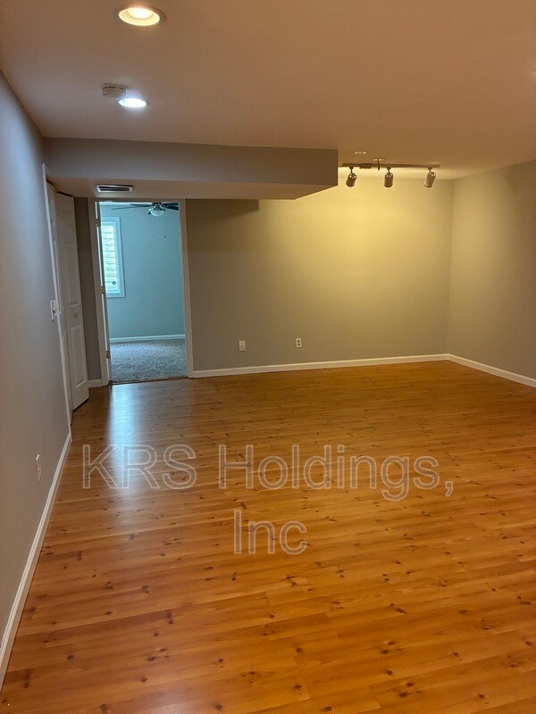 Building Photo - 303 Joyce Dr