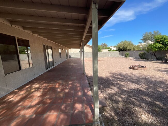 Building Photo - Rita Ranch Vail School District