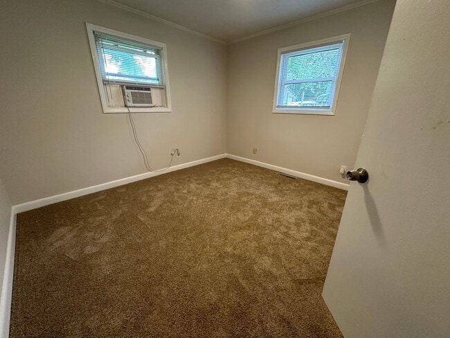 Building Photo - 2b/1b Duplex