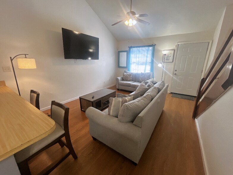 Building Photo - 1119 Ocala Rd