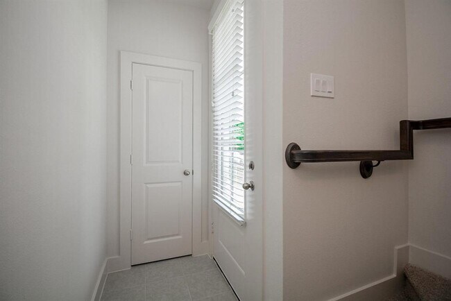 Building Photo - 6013 Cypress St