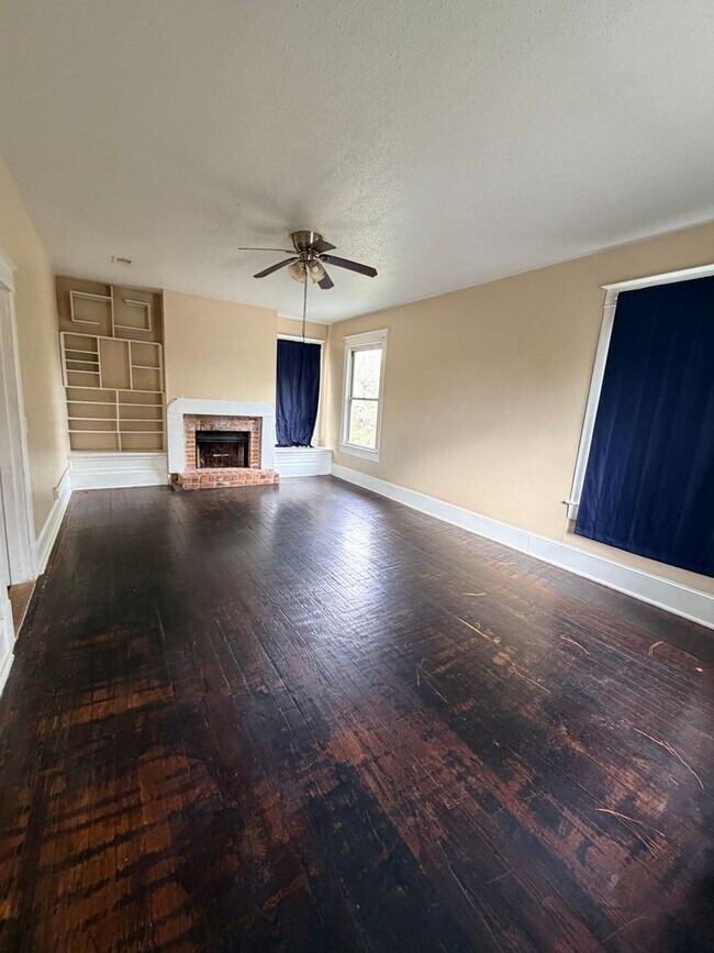 Building Photo - Beautiful 2 Bedroom unit in Highland