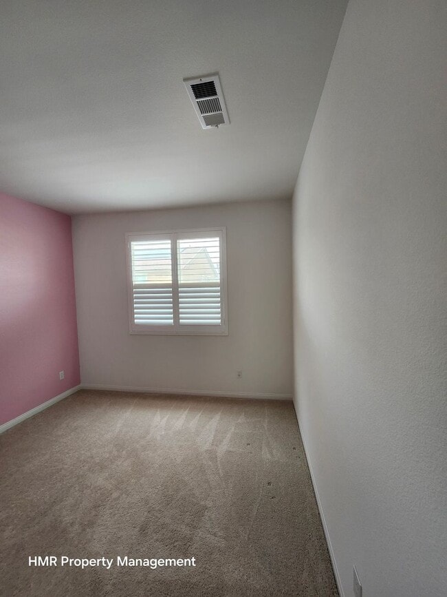 Building Photo - Beautiful two story 5 bedroom in ontario R...
