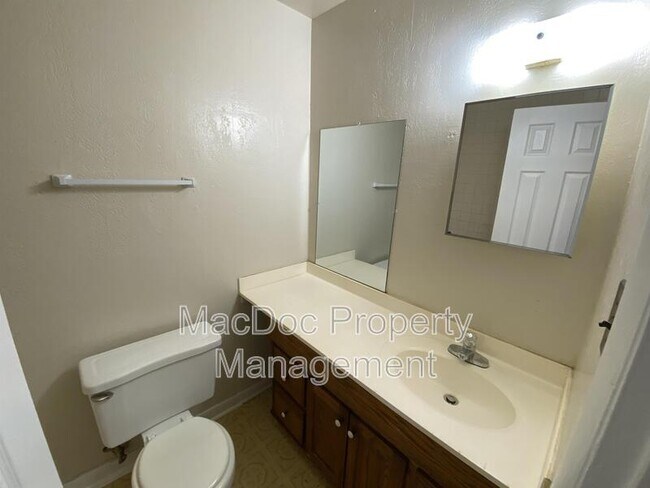 Building Photo - 1000 James Madison Cir