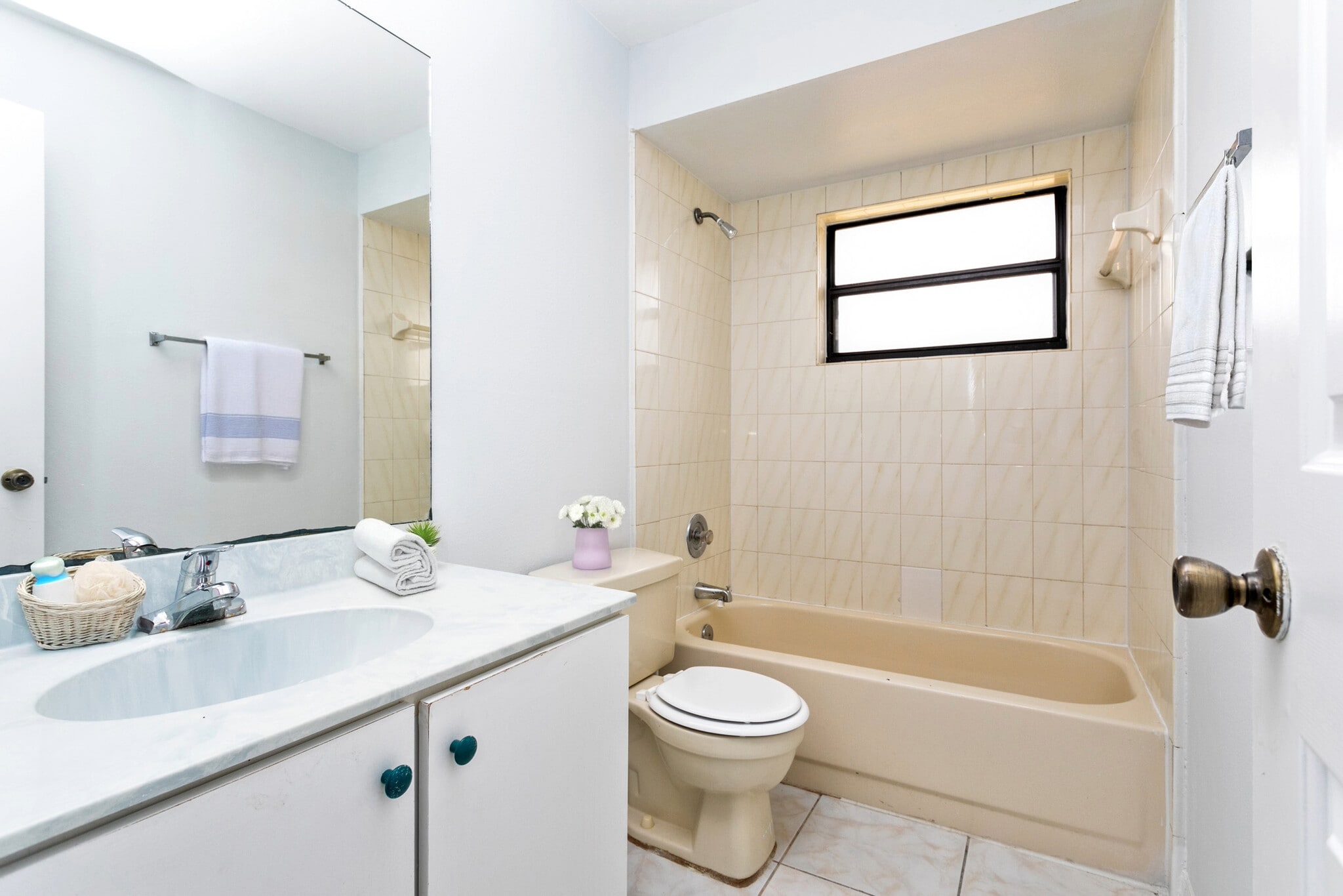 Building Photo - 636 Royalty Ct