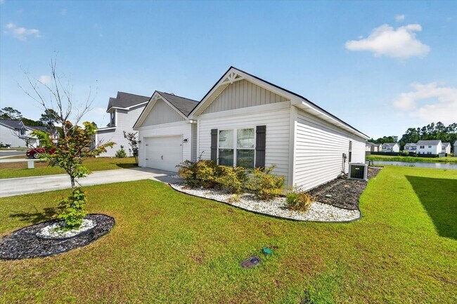 Building Photo - AVAILABLE MAY 2026  [PET FRIENDLY]