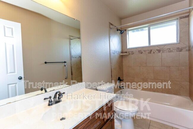 Building Photo - 200 W Little Dipper Dr