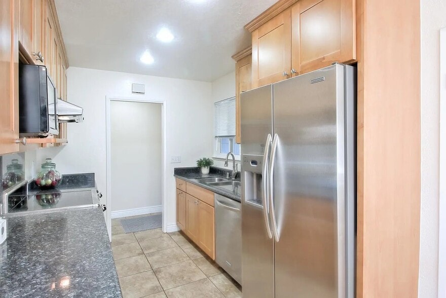 Building Photo - 4131 Briarglen Dr