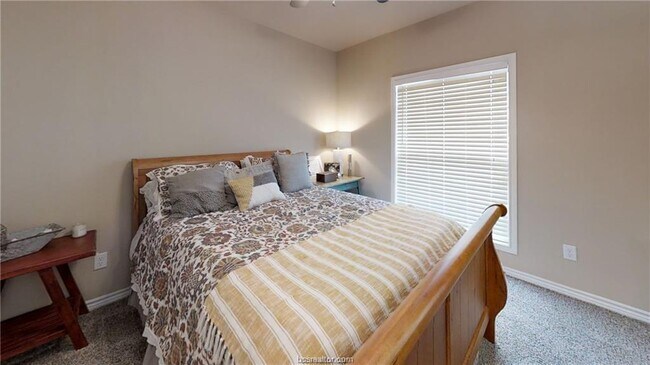 Building Photo - 4020 Golden Eagle Dr