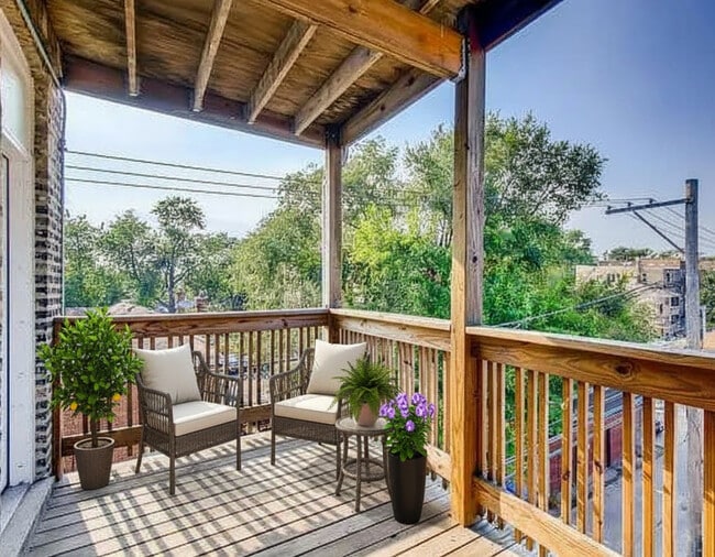 Building Photo - 2306 W Jarvis Ave