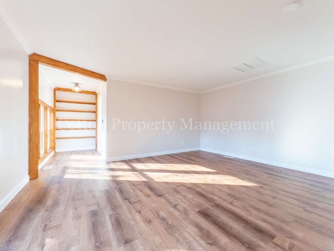 Building Photo - 101 Hyacinth Ave