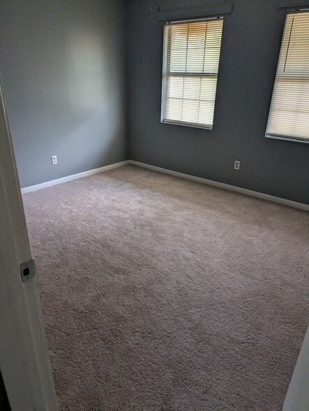 Building Photo - 1196 McArthur Dr