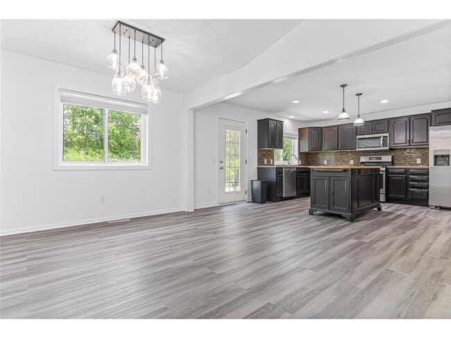 Building Photo - 1716 Evergreen Dr