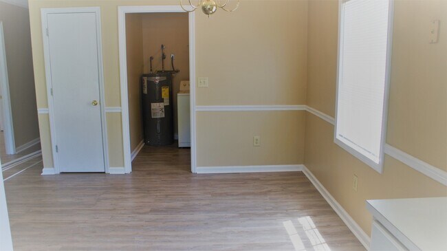 Building Photo - A Great Starter Home for rent Just For YOU!