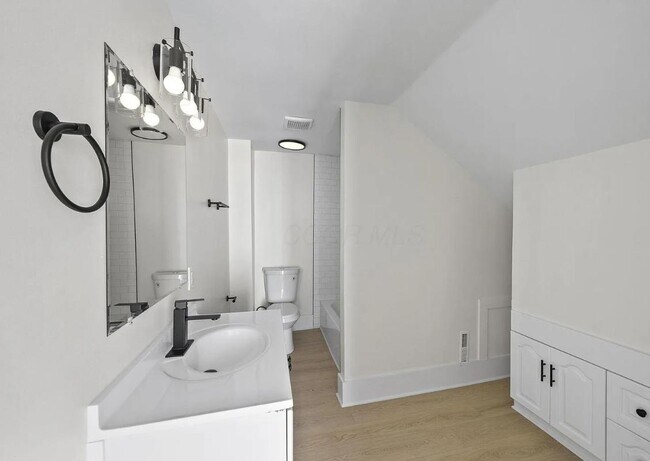 Building Photo - 308 S Highland Ave