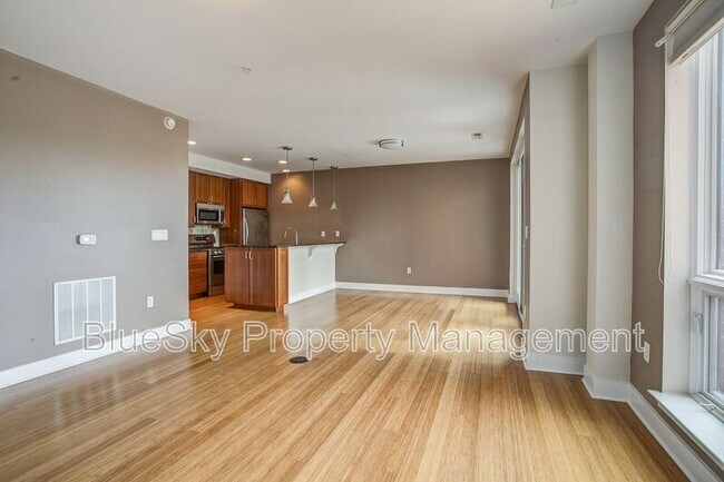 Primary Photo - 200 Garrett St